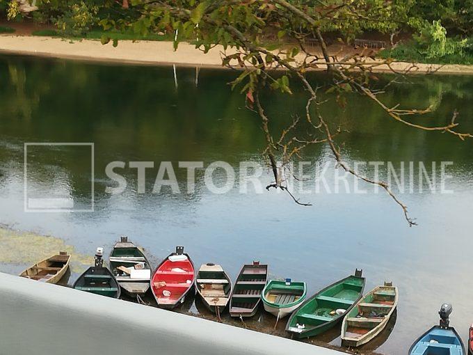 LETOVANIĆ,ZEMLJIŠTE S MALOM KUĆOM UZ KUPU