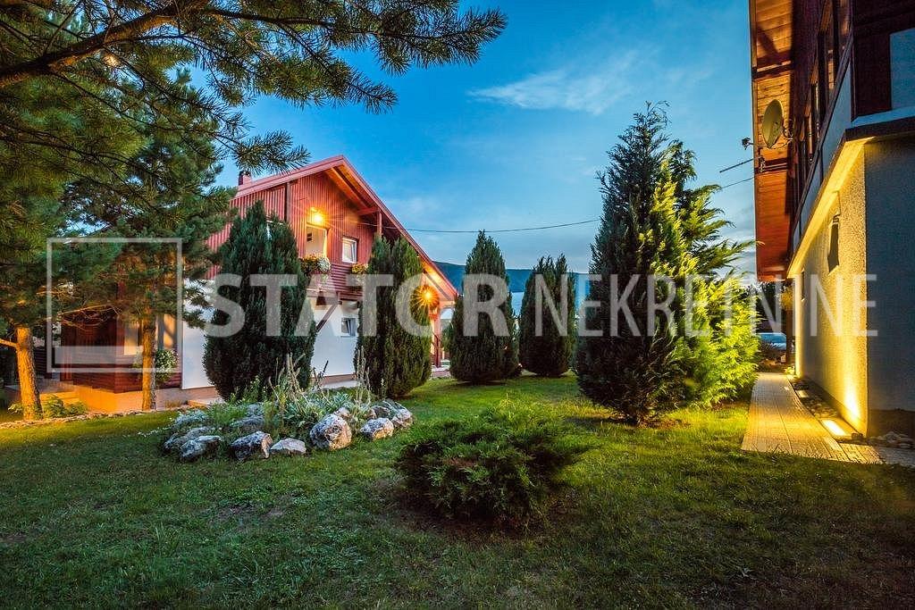 PLITVICE, DVIJE KUĆE KOJE POSLUJU KAO MALI UHODANI OBITELJSKI HOTEL