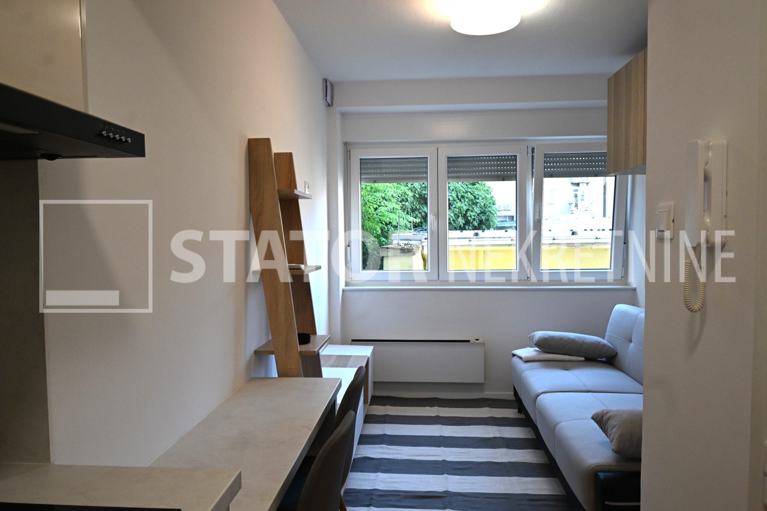 LAGINJINA, SKROZ SUPER STAN ZA NAJAM OD 10,50M2, IMA SVE!!!!